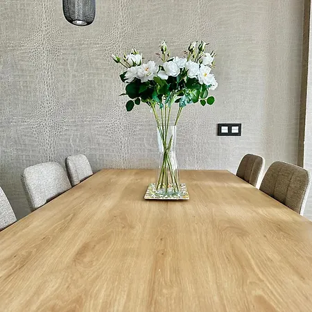 Belgravia Club, Marina 埃斯特波纳