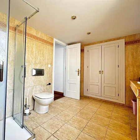 Belgravia Club, Marina إِستيبونا
