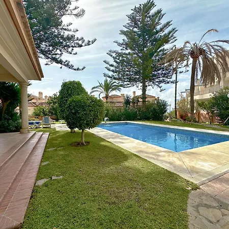 Belgravia Club, Marina إِستيبونا